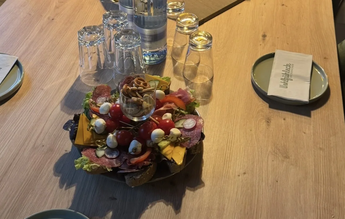 Gedeckter Tisch beim Stammtisch des Gewerbevereins im Wohlfühleck